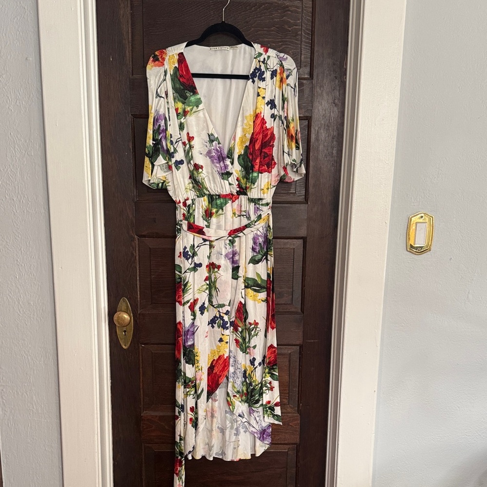 Alice + Olivia White Floral Dress Maxi with tie belt Size 6